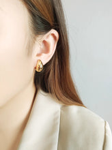 Load image into Gallery viewer, Pure 18K Two-tone Water Drop Gold Earrings, Simple and Stylish Earrings, U Shape Earrings, Gold Hoop Earrings, Minimalist Earrings Gold