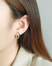 Load image into Gallery viewer, Pure 18K Two-tone Water Drop Gold Earrings, Simple and Stylish Earrings, U Shape Earrings, Gold Hoop Earrings, Minimalist Earrings Gold