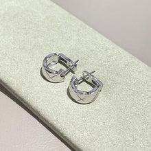 Load image into Gallery viewer, Crush Earrings in 18k White Gold, Quilted Hoop Earrings, Luxury Gift for Her, Minimalist Fine Jewelry, Elegant Everyday Earrings