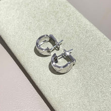 Load image into Gallery viewer, Crush Earrings in 18k White Gold, Quilted Hoop Earrings, Luxury Gift for Her, Minimalist Fine Jewelry, Elegant Everyday Earrings