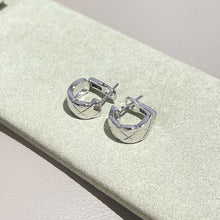 Load image into Gallery viewer, Crush Earrings in 18k White Gold, Quilted Hoop Earrings, Luxury Gift for Her, Minimalist Fine Jewelry, Elegant Everyday Earrings
