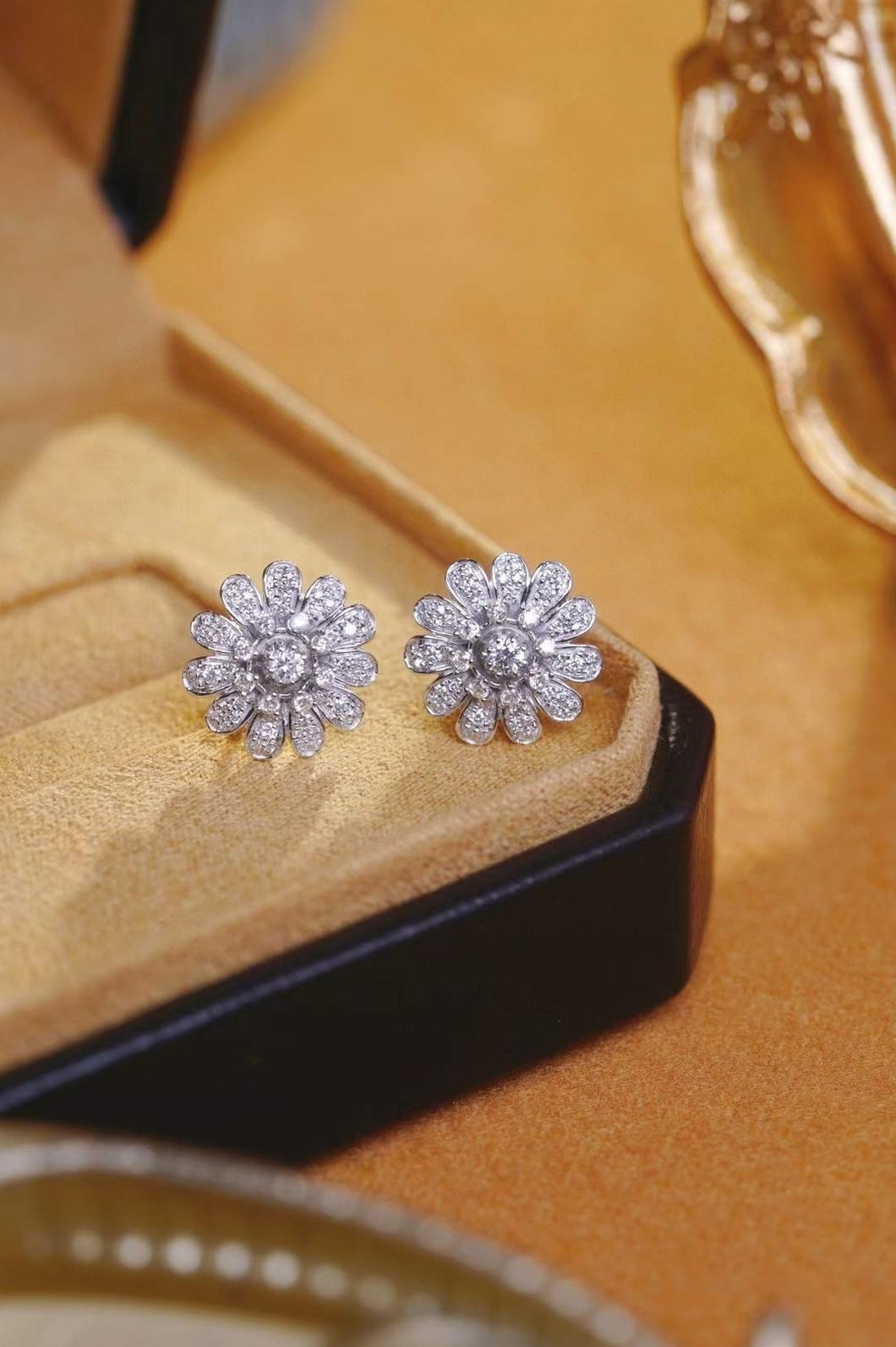 18K White Gold Natural Diamond Flower Earrings, Flower Diamond Earrings, Flower Diamond Studs, Diamond Studs, Flower Studs, Stylish Earrings, Real Diamond Earrings