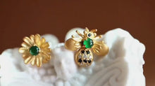 Load and play video in Gallery viewer, 18K Yellow Gold Natural Top Green Type A Jadeite Jade Diamond Earrings, Gold Bee Earrings, Natural Jade Earrings, Stylish Earrings, Green Jade Earrings, Diamond Earrings
